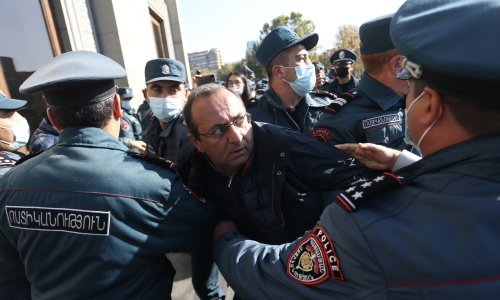 Uhićeno 10 članova armenske oporbe nakon nasilnih prosvjeda poslije poraza u ratu s Azerbajdžanom