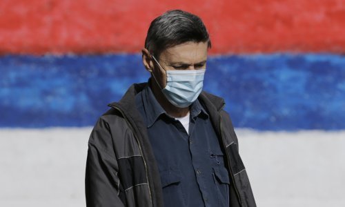 Srbija suočena s tisućama novooboljelih uvodi stroge mjere: Okupljanja svedena na pet osoba, kraći rad kafića, šoping centara, kladionica...