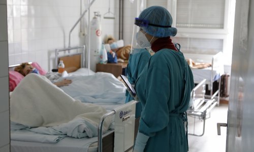 Pad broja novozaraženih u Srbiji, 56 umrlih, više od 300 pacijenata na respiratorima