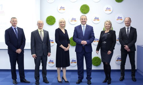 dm potvrdio vodeću poziciju i ostvario promet od 2,25 milijardi kuna