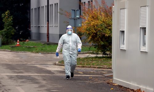 U Hrvatskoj u petak 3056 novozaraženih, 43 osobe su preminule