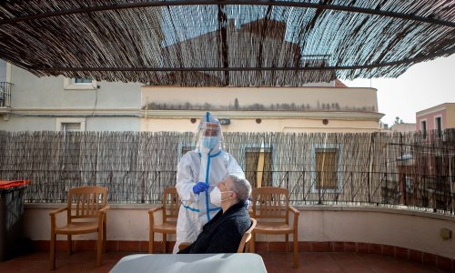 Većina Španjolaca pričekala bi s cijepljenjem na koronavirus