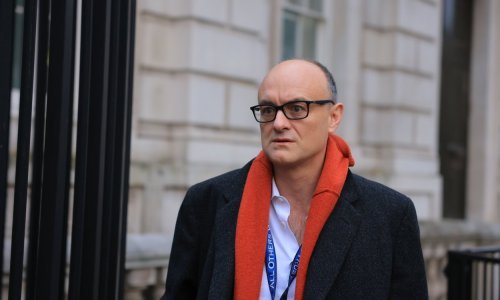 [VIDEO] Dominic Cummings, desna ruka britanskog premijera, napušta Downing Street