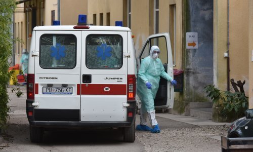 U Istarskoj županiji 77 novozaraženih, umrla jedna osoba