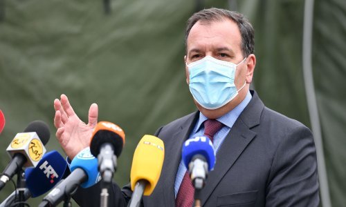 Beroš iz izolacije otkrio da se vjerojatno zarazio na sastanku u Ministarstvu, ali i da ne nosi zaštitne rukavice zbog alergije