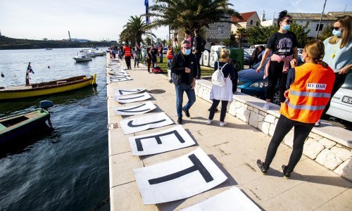 Stanovnicima Vranjica prekipjelo; brodice izvezli na more: Ovo je jedna ljudska sramota