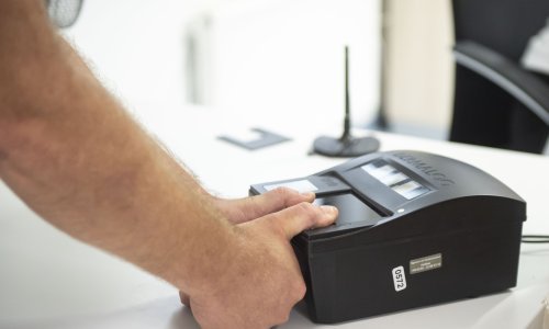 Njemačka policija objavila kako u Uredu za migracije radi sumnjivac koji se povezuje s islamističkim terorizmom