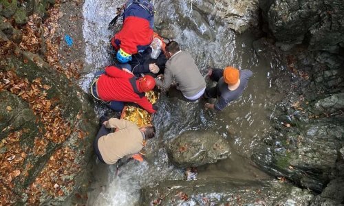HGSS spasio planinara koji je pao sa desetak metara visine u potok u kanjonu Vražji prolaz