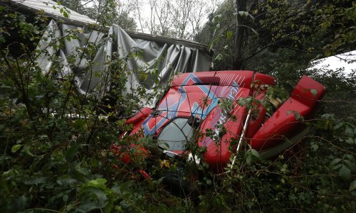 [FOTO/VIDEO] Policija objavila detalje jučerašnjeg zastrašujućeg izlijetanja kamiona s vijadukta na autocesti Zagreb - Rijeka