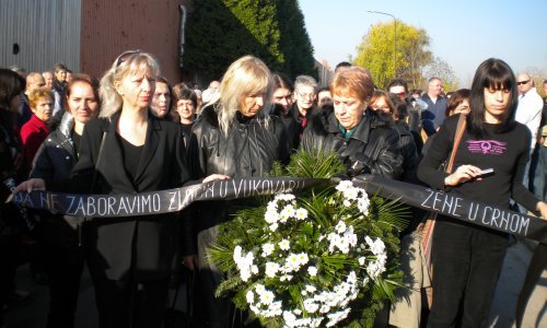 Žene u crnom kreću u akciju u središtu Beograda: ‘Nikada nećemo zaboraviti zločine u Vukovaru!‘
