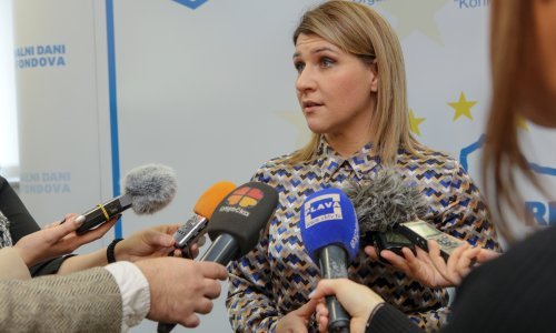 Josić ne misli da se SDSS dolazi iskreno pokloniti žrtvi Vukovara, Mujkić pozdravlja dolazak 'iz pravih razloga'