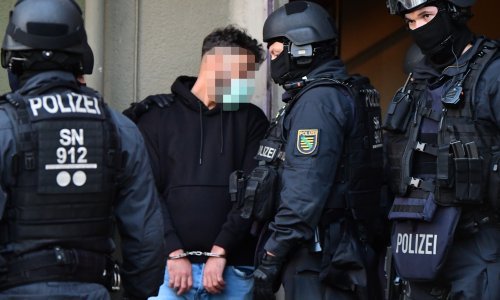[FOTO] Velika akcija u Njemačkoj: Policija uhitila trojicu osumnjičenih za krađu dragulja iz drezdenskog muzeja