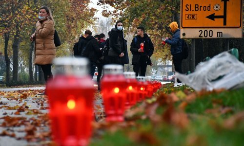 [VIDEO/FOTO] Za Vukovar i Škabrnju svijeće gore u cijeloj Hrvatskoj