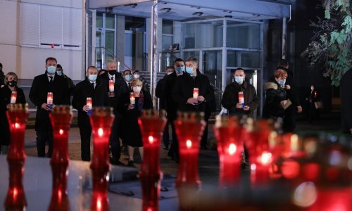 Upaljene svijeće kod vukovarske bolnice, Plenković: Hrvatska je pobijedila u Domovinskom ratu, slobodni smo i živimo u demokratskoj zemlji