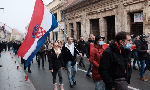 Neslužbene informacije: U Koloni sjećanja bilo do pet tisuća ljudi, lokalni stožer kaže da nisu postupali zbog kršenja epidemioloških mjera