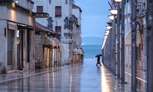 Uz more sunčano, drugdje oblačno i maglovito vrijeme