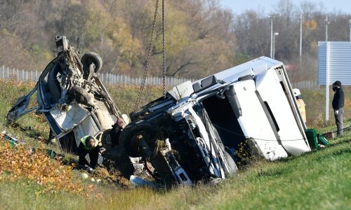 [FOTO/VIDEO] Teška prometna nesreća na A1: Šleper se zabio u kombi na zaustavnoj traci, poginule četiri osobe