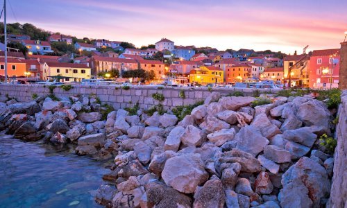 Nakon proslave rođendana drastično porastao broj zaraženih koronavirusom u Salima na Dugom otoku