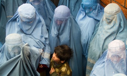 Strane ekstremistice IS-a napale 'nevjernice' kamenjem, čuvari pucali u zrak