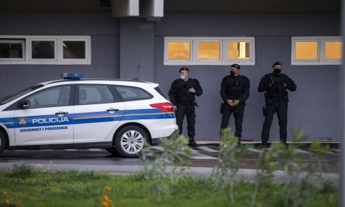 Pijani muškarac vikao i vrijeđao osoblje hitnog prijema bolnice u Čakovcu, a kad je stigla policija, napao je i njih