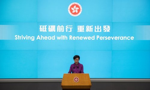 Parlamentarci pozvali Lam da se založi za 12 Hongkonžana zatvorenih u Kini