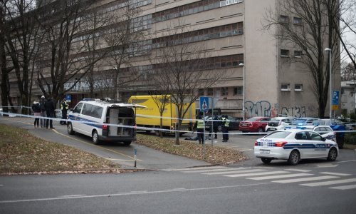 Policija u Zagrebu na prometnoj ulici pronašla muškarca kako pijan spava u upaljenom automobilu, ali ni to nije sve - zaražen je koronavirusom