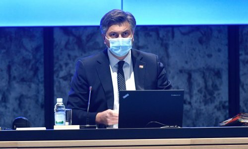 [FOTO/VIDEO] Plenković predstavio strože mjere: Zatvaraju se kafići i teretane, restorani rade samo dostavu, svadbe zabranjene, a mise su i dalje dopuštene