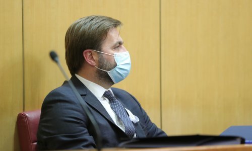 [FOTO] Ćorić preživio glasovanje o povjerenju, 76 zastupnika protiv opoziva. Na početku sjednice frcale i opomene