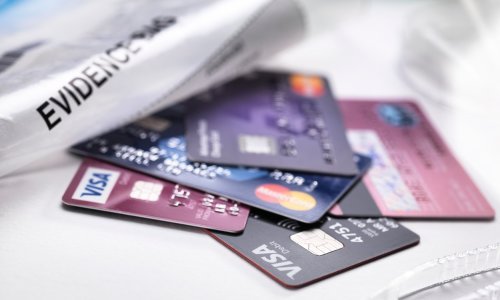 Dolijao lopov: Krao kreditne kartice i njima kupovao cigarete