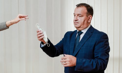 Beroš govorio o pucanju sustava, Đikiću, sipao brojke o respiratorima, no nije znao reći broje li se među preminule samo oni iz bolnica