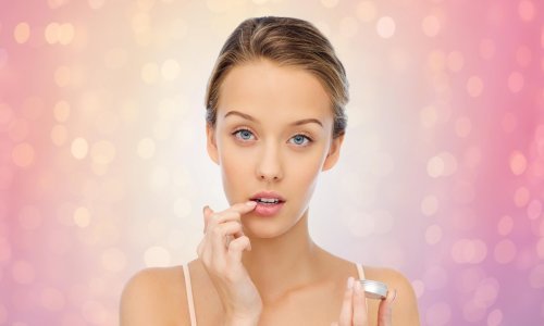 Nećete požaliti: Priuštite svojim usnama ovaj domaći piling od sastojaka koje svi imamo kod kuće