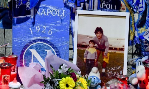 Maradonina kćer zajedničkom fotografijom i porukom izazvala lavinu emocija i rasplakala mnoge: Kad te unuka poželi nazvati video pozivom...