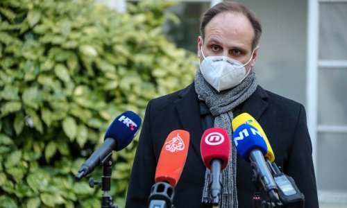 Frka-Petešić: Plenković je izoliran u potkrovlju stana, dobro je, Vlada najnormalnije funkcionira. Komentirao je i državnog tajnika koji je kršio mjere: 'Osuđujemo taj događaj'