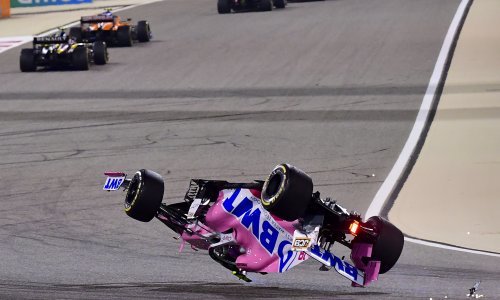 [FOTO] Kakav kaos! Nakon eksplozije bolida i jedne od najtežih nesreća u Formuli 1, u nastavku utrke i Strollov se bolid okrenuo u zraku