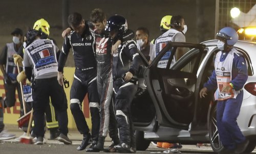 Čudom je preživio eksploziju, potom iz gorućeg bolida bježao 20-ak sekundi, a onda iz bolnice poslao nevjerojatnu ispriku