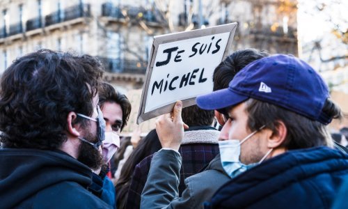 [FOTO] Pokrenuta istraga protiv pariških policajaca zbog premlaćivanja crnca