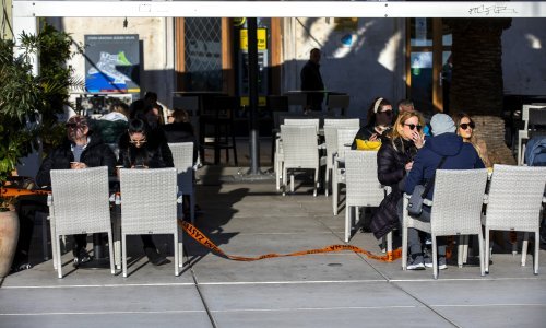 Ništa 'im neće ovi dan pokvarit': Splićanima Civilna zaštita okovala terase kafića, no onda je bura napravila svoje