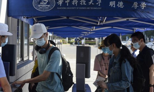 Trgovački putnik proširio virus, vlasti zaključale tri milijuna ljudi