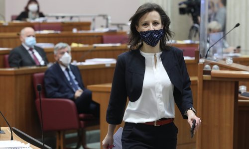 [FOTO/VIDEO] Zbrka zbog Dalije Orešković: Jandroković prekinuo sjednicu jer je dobio obavijest da ona treba biti u samoizolaciji