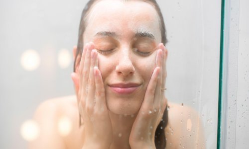 [VIDEO] Greške koje stalno radimo: Tuširanje nije nikakva znanost, ali postoje stvari na koje ipak trebamo pripaziti