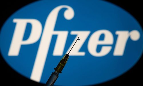 Pfizer tvrdi da nema teškoća u proizvodnji cjepiva