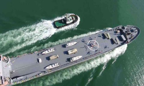 [VIDEO] Iranci porinuli nosač helikoptera sumnjivog porijekla koji je digao na noge talijanski parlament