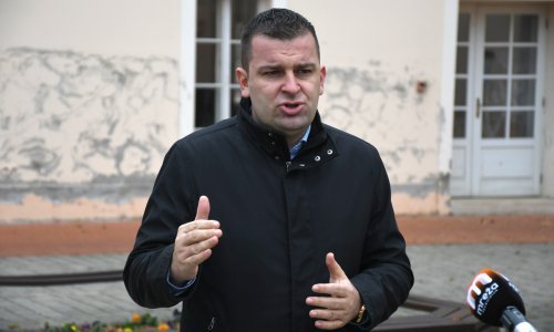 Hrebak zatečen, o zatvaranju škola doznao od novinara: Pa tko vodi grad i županiju? Epidemiolozi?!