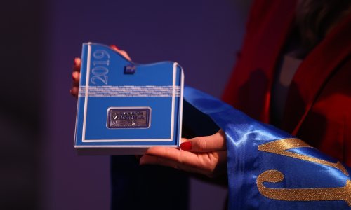 Dobitnici Plave vrpce Vjesnika kapetan Pavo Butijer i posada 'Privlake'