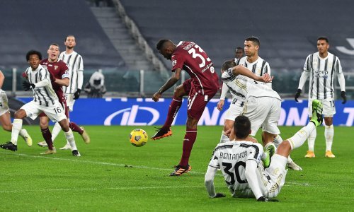 Pirlo i Tudor izbjegli 'šamarčinu' od gradskog suparnika; Juventus se u samoj završnici provukao i preokretom srušio nesretni Torino