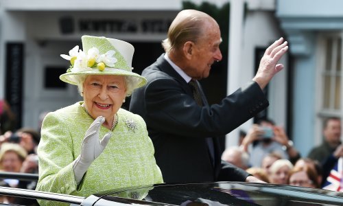 Pandemija ubrzava širom svijeta; kraljica Elizabeta II i princ Philip primit će Pfizerovo cjepivo