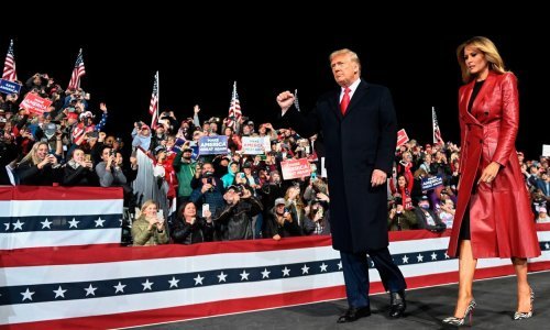 Modna lekcija iz stila: Melania Trump ukrala pozornost u skupocjenom kožnom kaputu i vrtoglavim 'zebrastim' štiklama