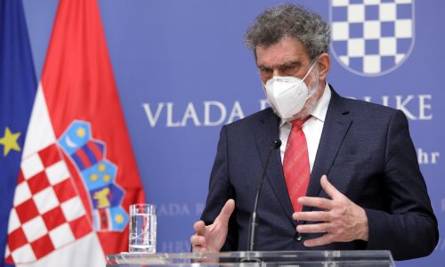 Fuchs: Sve srednje škole od danas online, moramo smanjiti gužve u javnom prijevozu