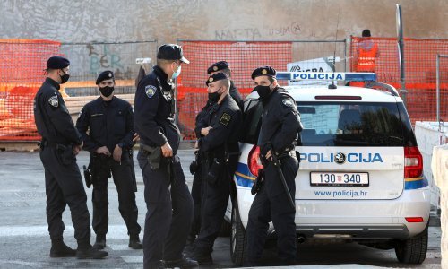 Muškarac u Puli pobjegao iz bolnice; u trgovini ukrao škare, njima napadao prolaznike pa bijes usmjerio prema policiji