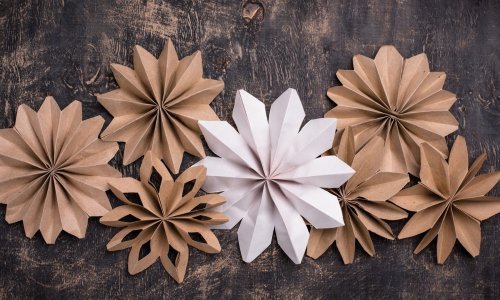 Jednostavne i efektne: Kako napraviti prekrasne zvijezde od papira i papirnatih vrećica